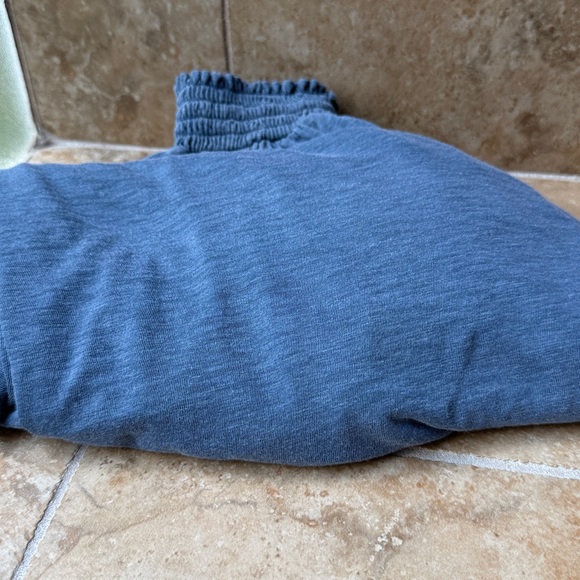 Sundry Evereve Mockneck Tee Smocked Neck & Cuffs Long Sleeves L Soft Pima Cotton - Picture 9 of 9